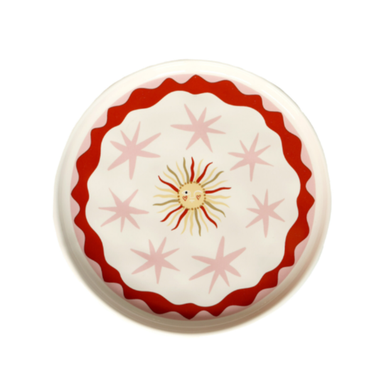 Keramisch bordje “All the Luck in the World” met zon en roze sterren, ⌀ 14,7 cm, ideaal voor kleine hapjes of als decoratief accent