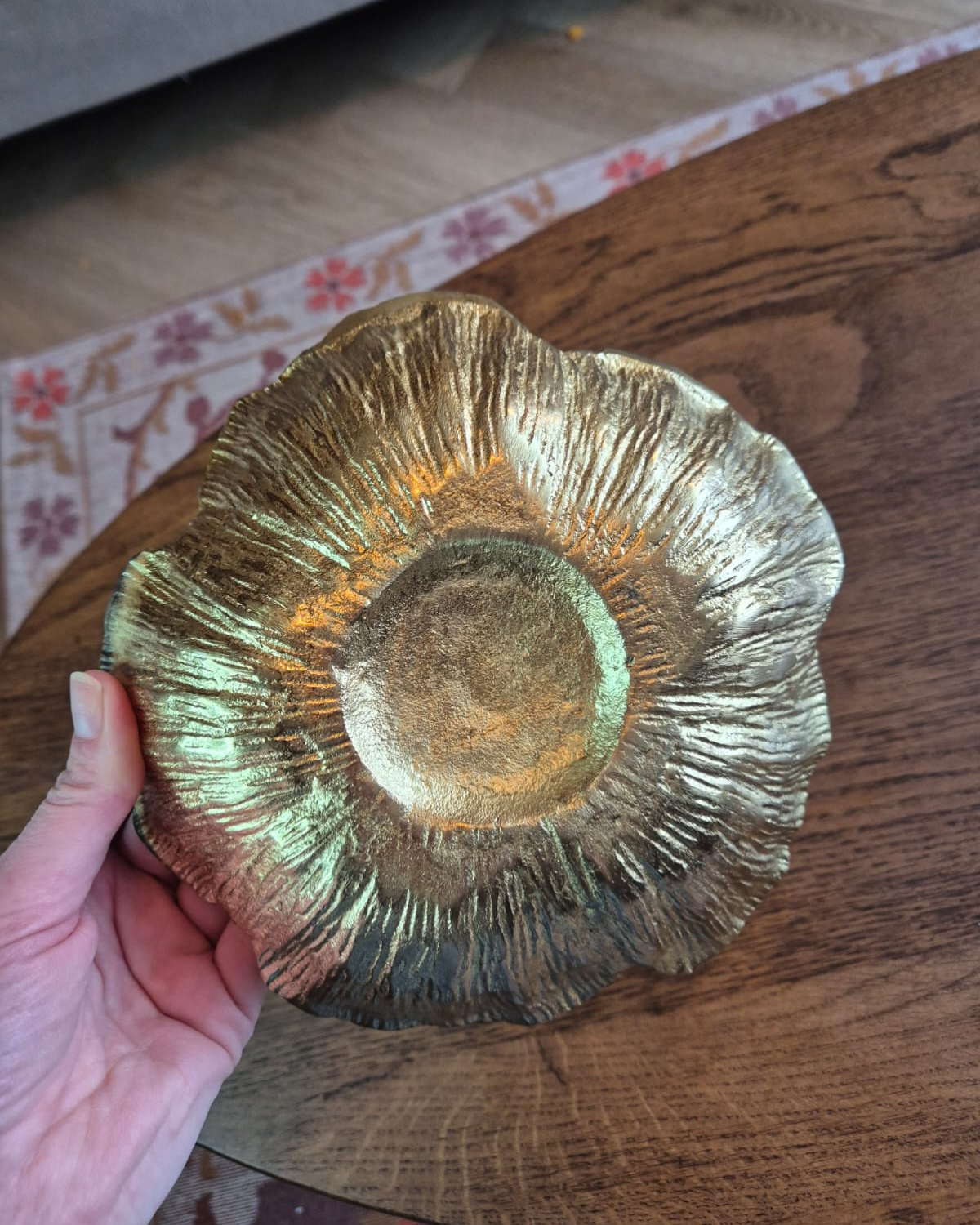 Decoratieve gouden schaal bloem