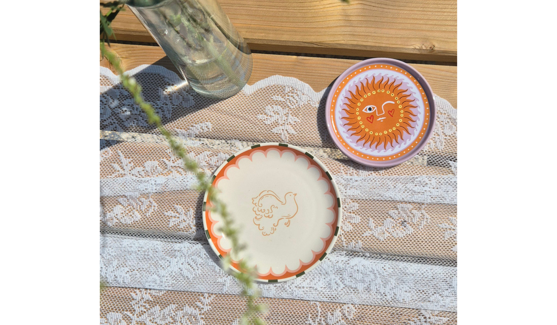 Mix en Match de kleurrijke bordjes vogel en zon van all the luck in the world.