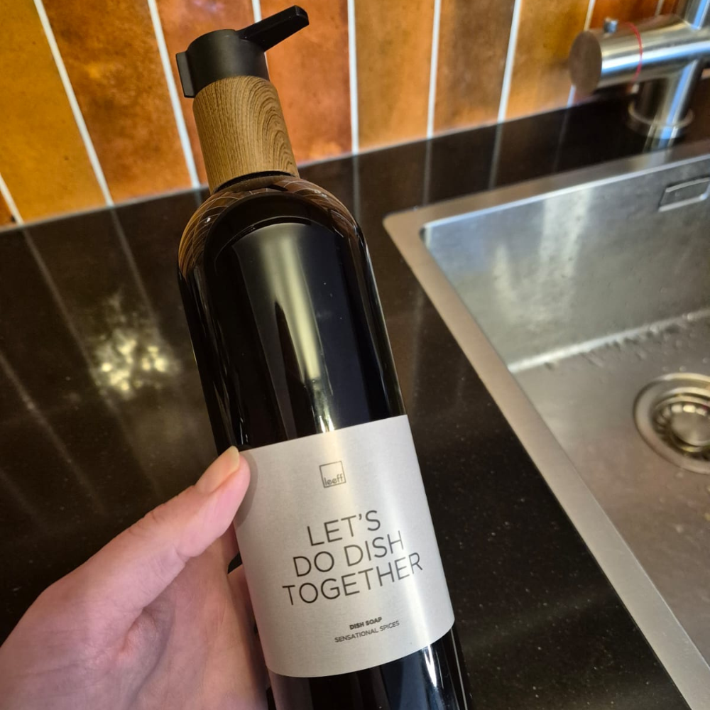 Afwasmiddel Leef in luxe verpakking met tekst Let´s do dish together