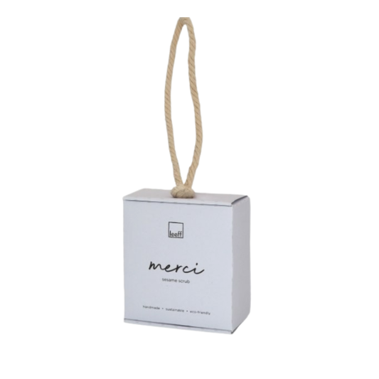 Leeff Sesam Scrubzeep met ophangkoord en kraft box - luxe cadeau voor vrouwen Bij Suus