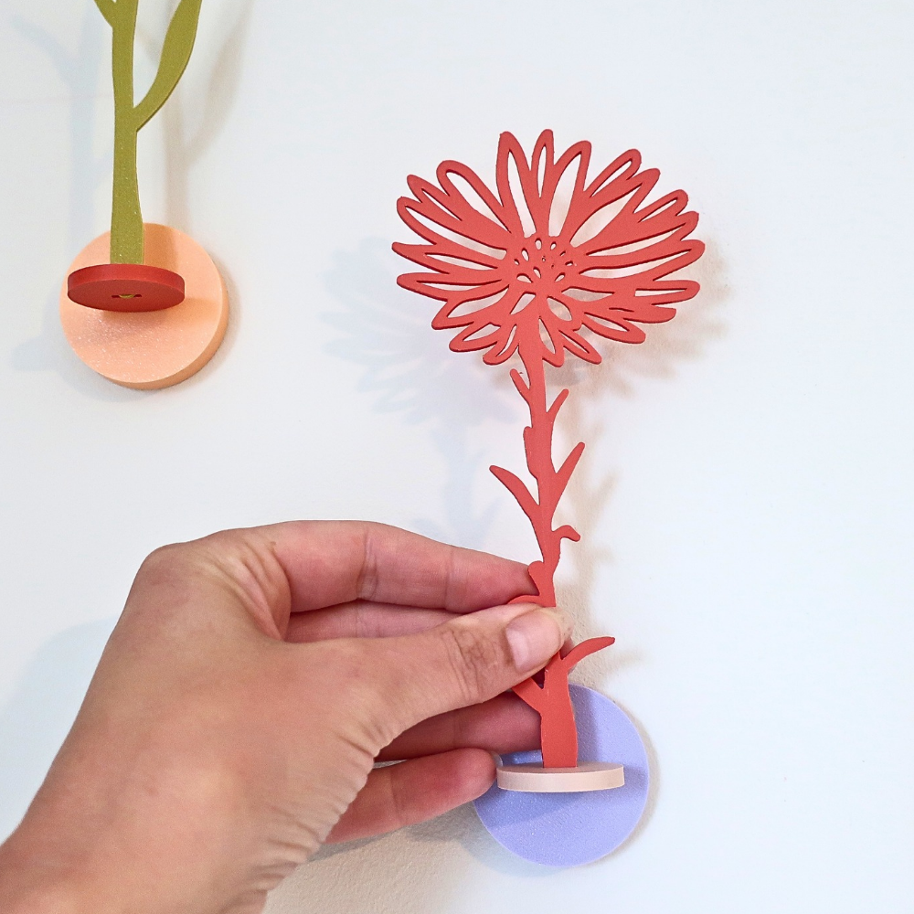 Kleurrijke wanddecoratie levensbloemen van Muuss-Joeff