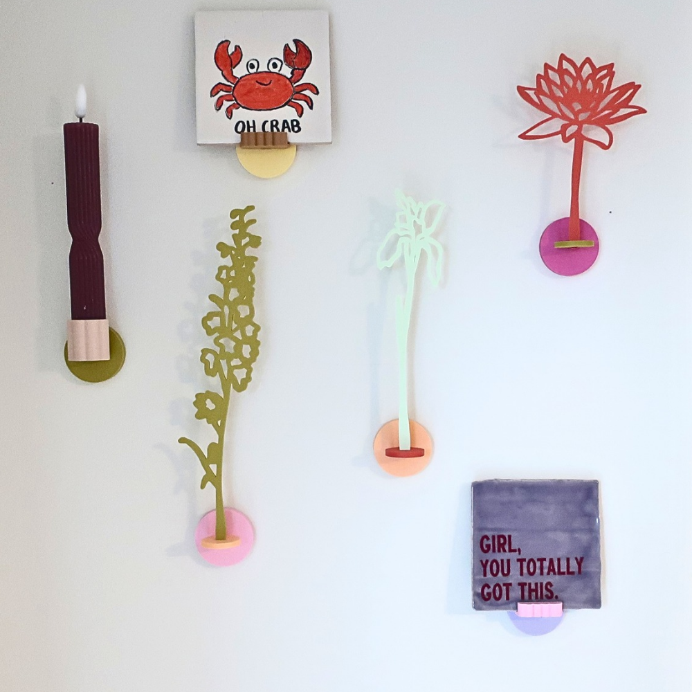Kleurrijke wanddecoratie van Muuss-Joeff, creeër je eigen gallerywall