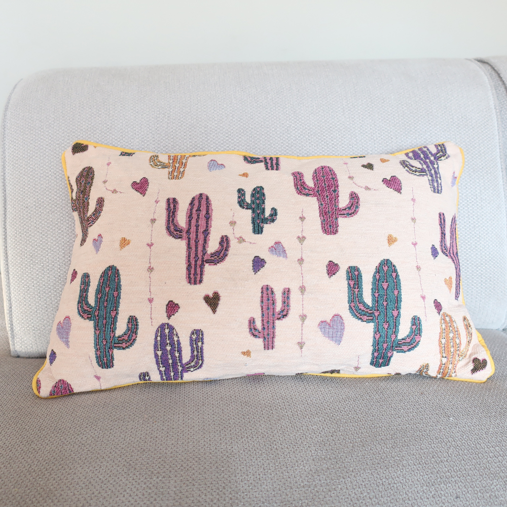 Kussen Cactus voorkant met ingeweven woestijnpatroon als uniek sierkussen en woonaccessoire