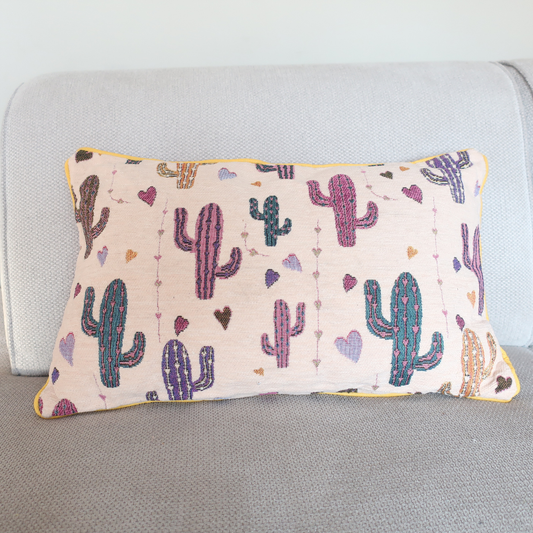 Kussen Cactus voorkant met ingeweven woestijnpatroon als uniek sierkussen en woonaccessoire