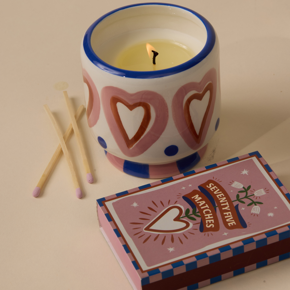 Paddywax A Dopo Hearts geurkaars handbeschilderd keramiek op tafel - luxe cadeau voor vrouwen Bij Suus