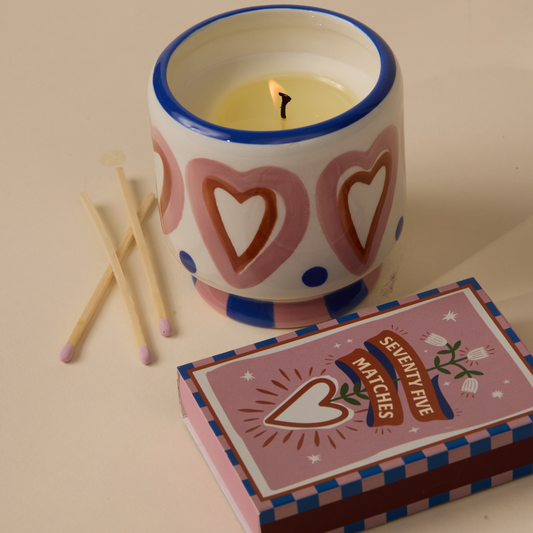 Paddywax A Dopo Hearts geurkaars handbeschilderd keramiek op tafel - luxe cadeau voor vrouwen Bij Suus