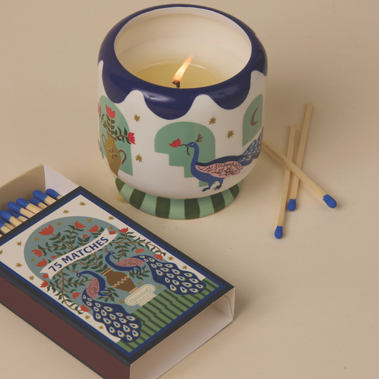 Paddywax A Dopo Peacock geurkaars handbeschilderde details keramiek op tafel - luxe cadeau voor vrouwen Bij Suus