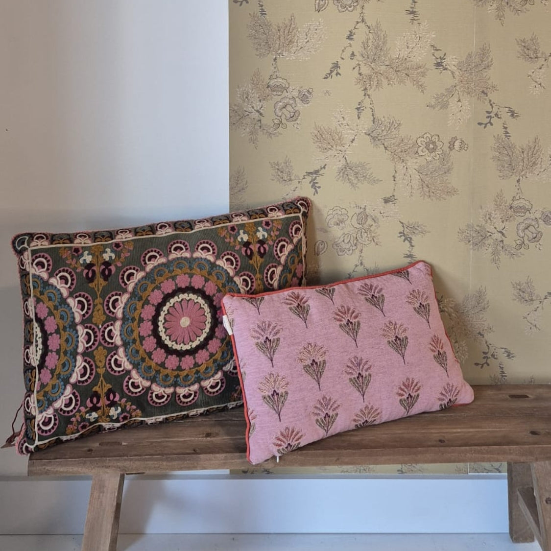 Prachtig sierkussen Ombra in combinatie met het kussen Eden. Mix en match verschillende prints.