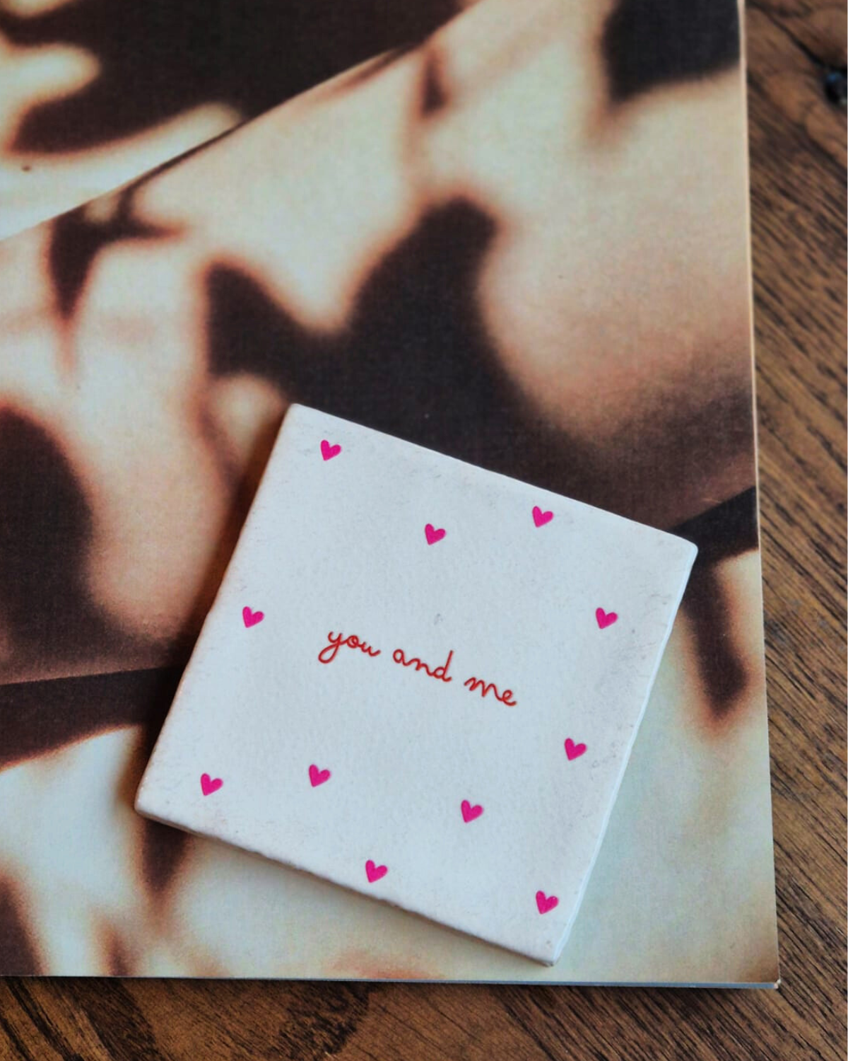Tegeltje wanddecoratie cadeau met tekst you and me voor de liefste