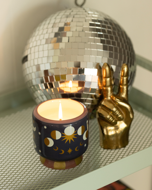 Adopo Moon Phases kaars in woonkamer styling Mediterrane stijl geur Jasmine & Rose