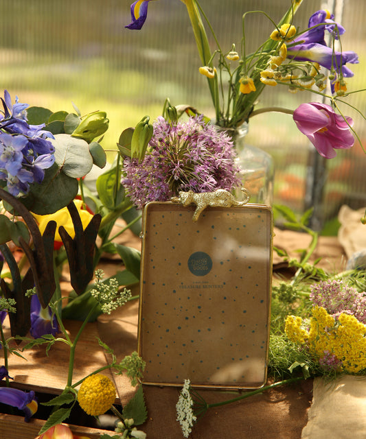 Jenna Leopard Frame Large in interieursetting, handgemaakt fotolijstje van Doing Goods met luipaardaccent als stijlvol woonaccessoire