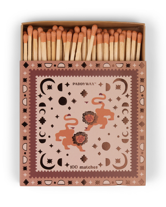 Jumbo Boxed Matches Lions set van 100 veiligheidslucifers met handillustratie en metallic details