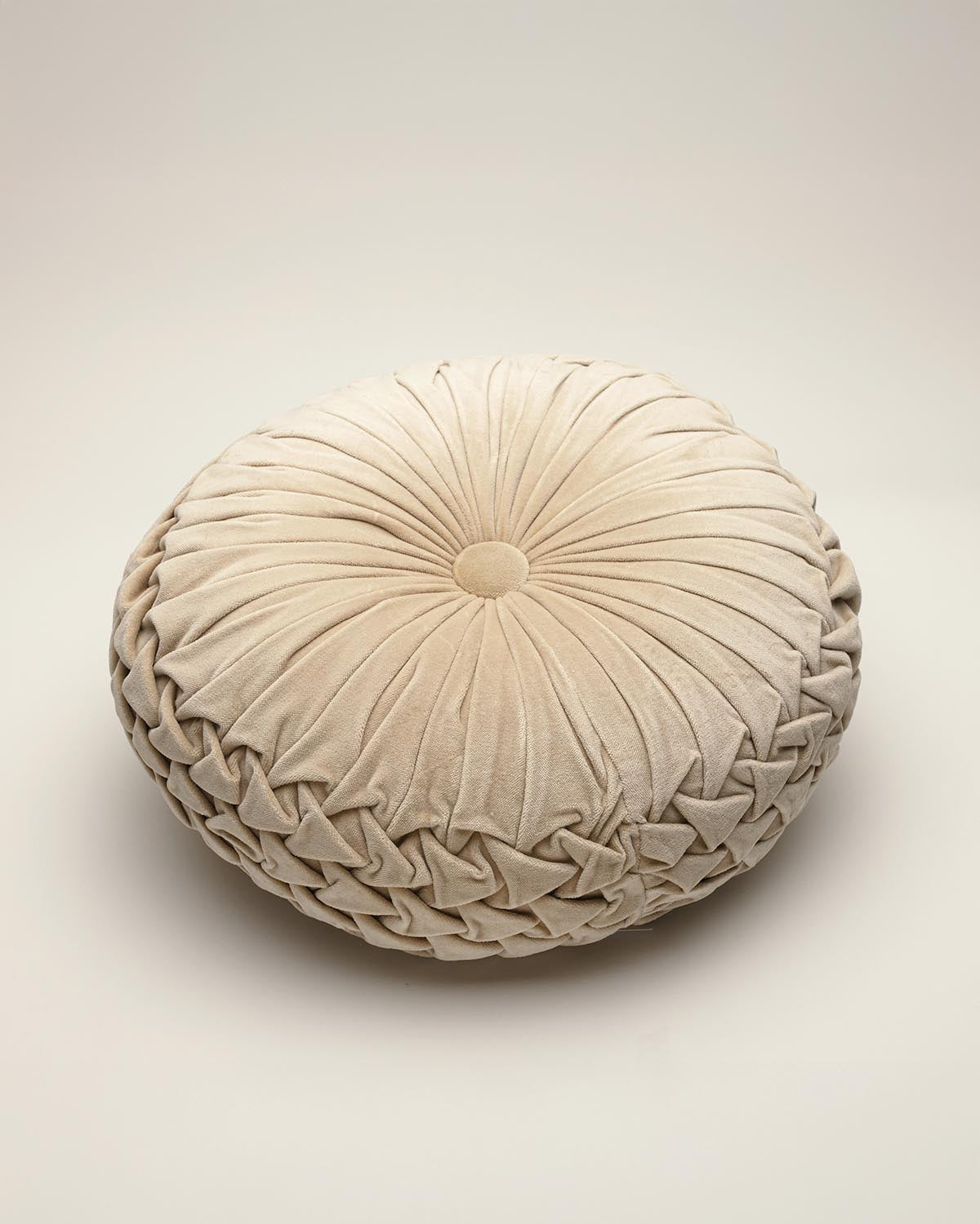 Decoratief sierkussen Berend in zand van Light & Living, stijlvol accent voor bank, stoel of bed met comfortabel en stevig textiel.