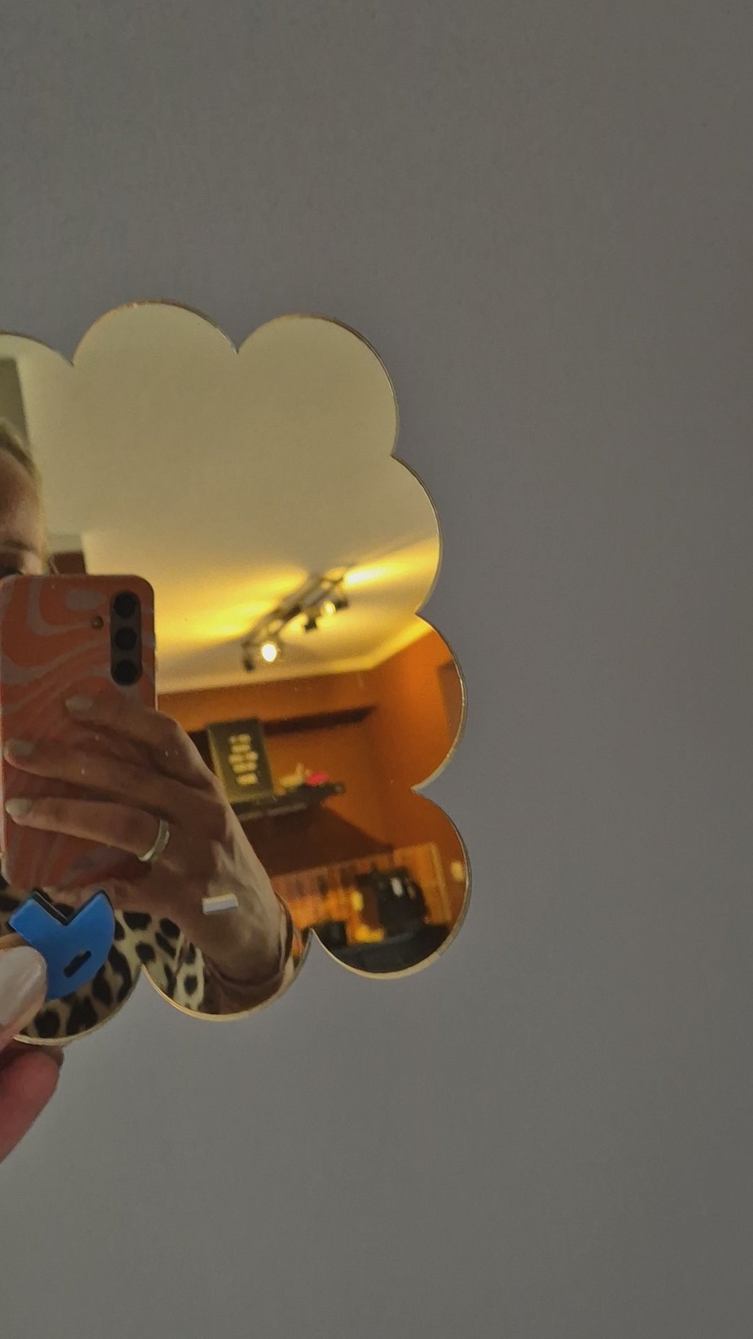 MUUSS spiegeltjes in 3 kleuren van hoogwaardig spiegelacryl met minimalistisch design, 17 x 13 cm