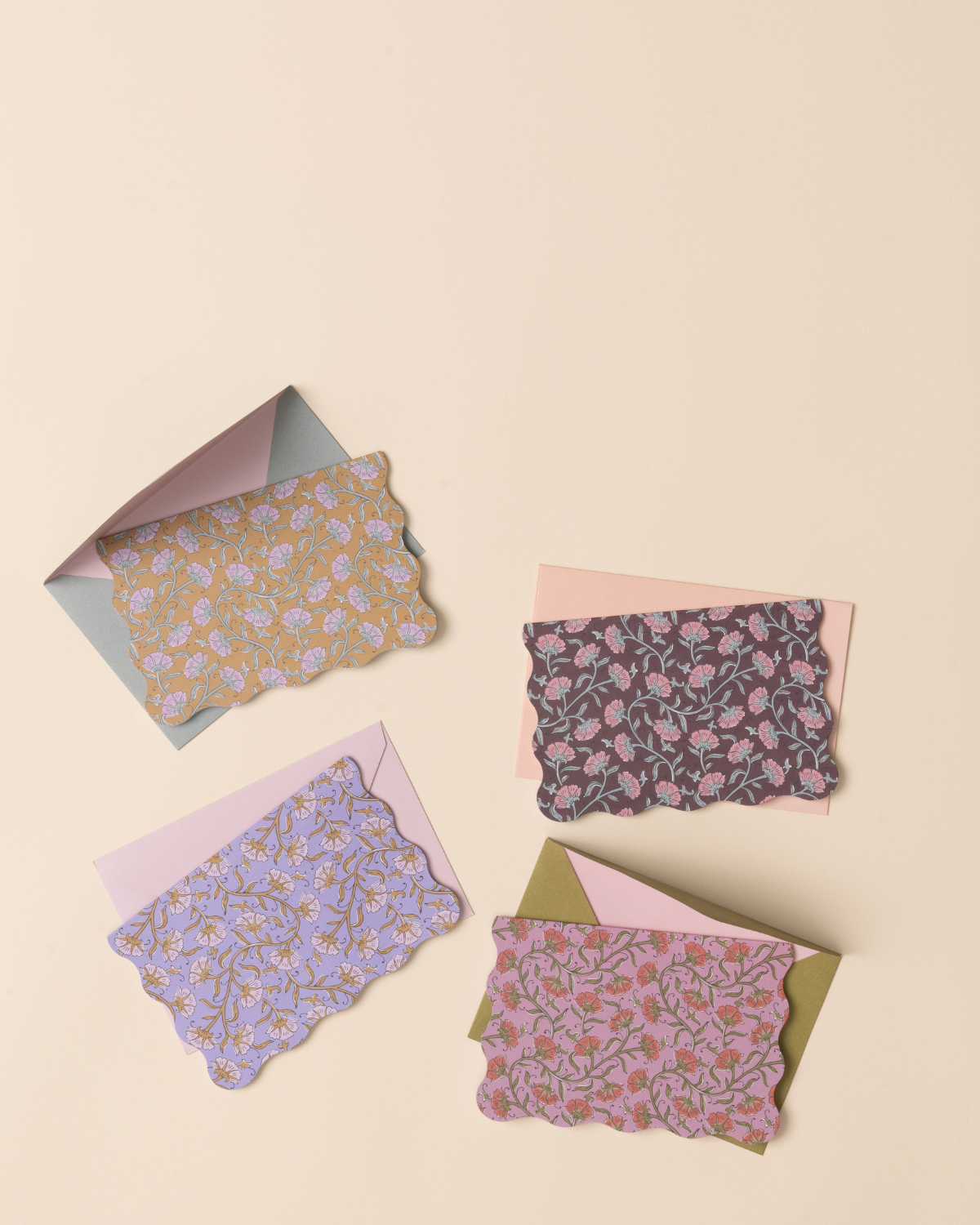 Vier verschillende bloemmotieven uit de Vintage Bloemenkaarten Set